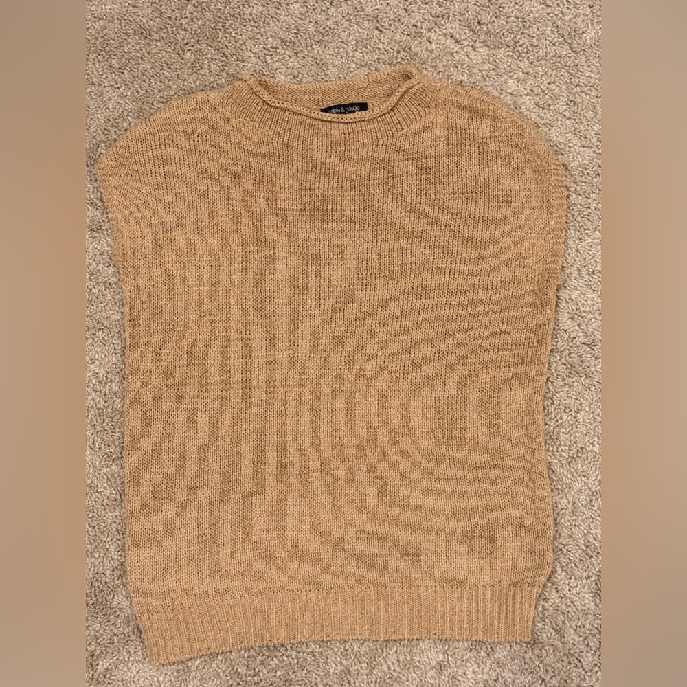 Cable & Gauge Women’s Crewneck Sweater Vest in Camel sz M